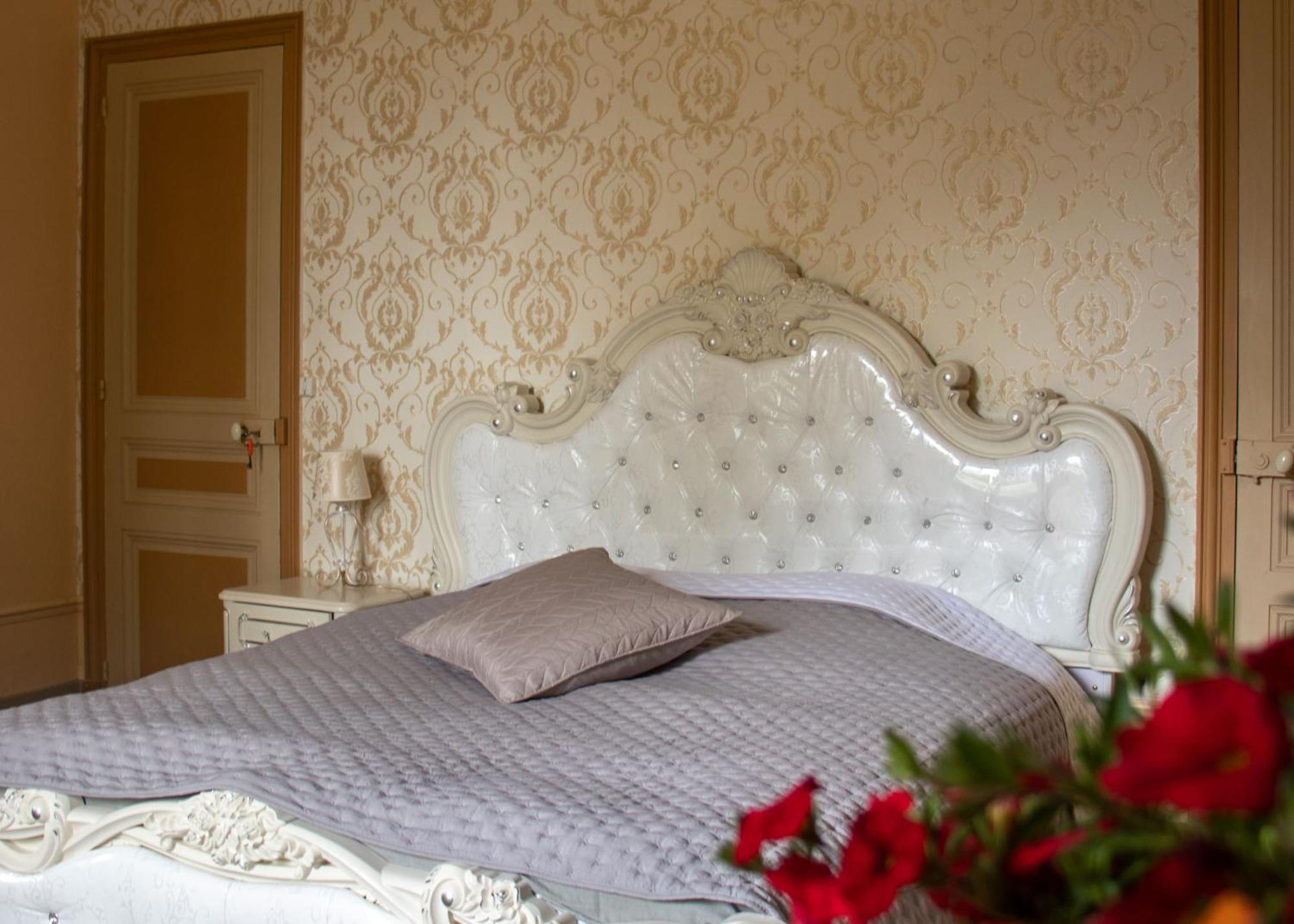 Hotel Le Pavillon De St Agnan Hautefort Exterior foto