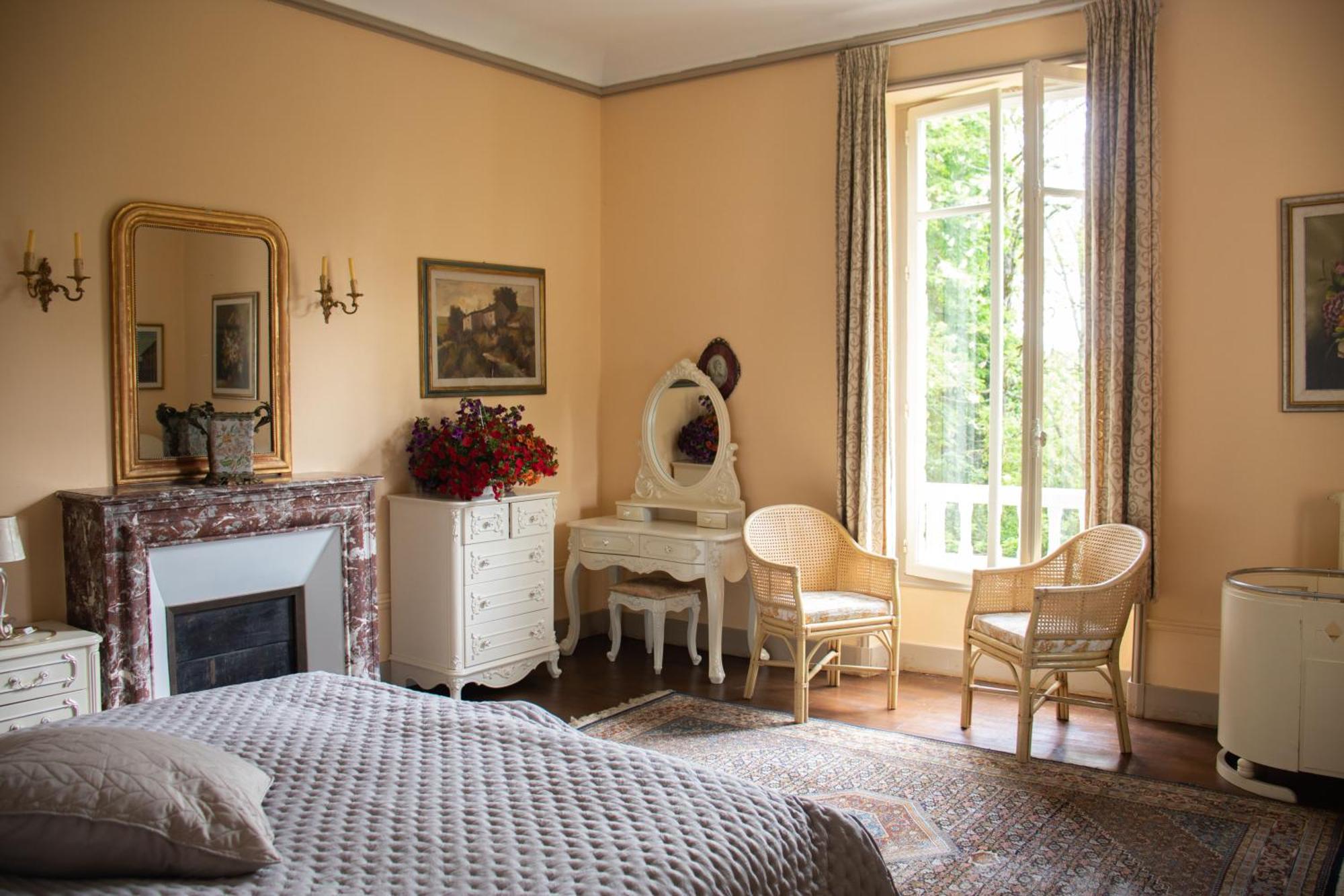 Hotel Le Pavillon De St Agnan Hautefort Exterior foto